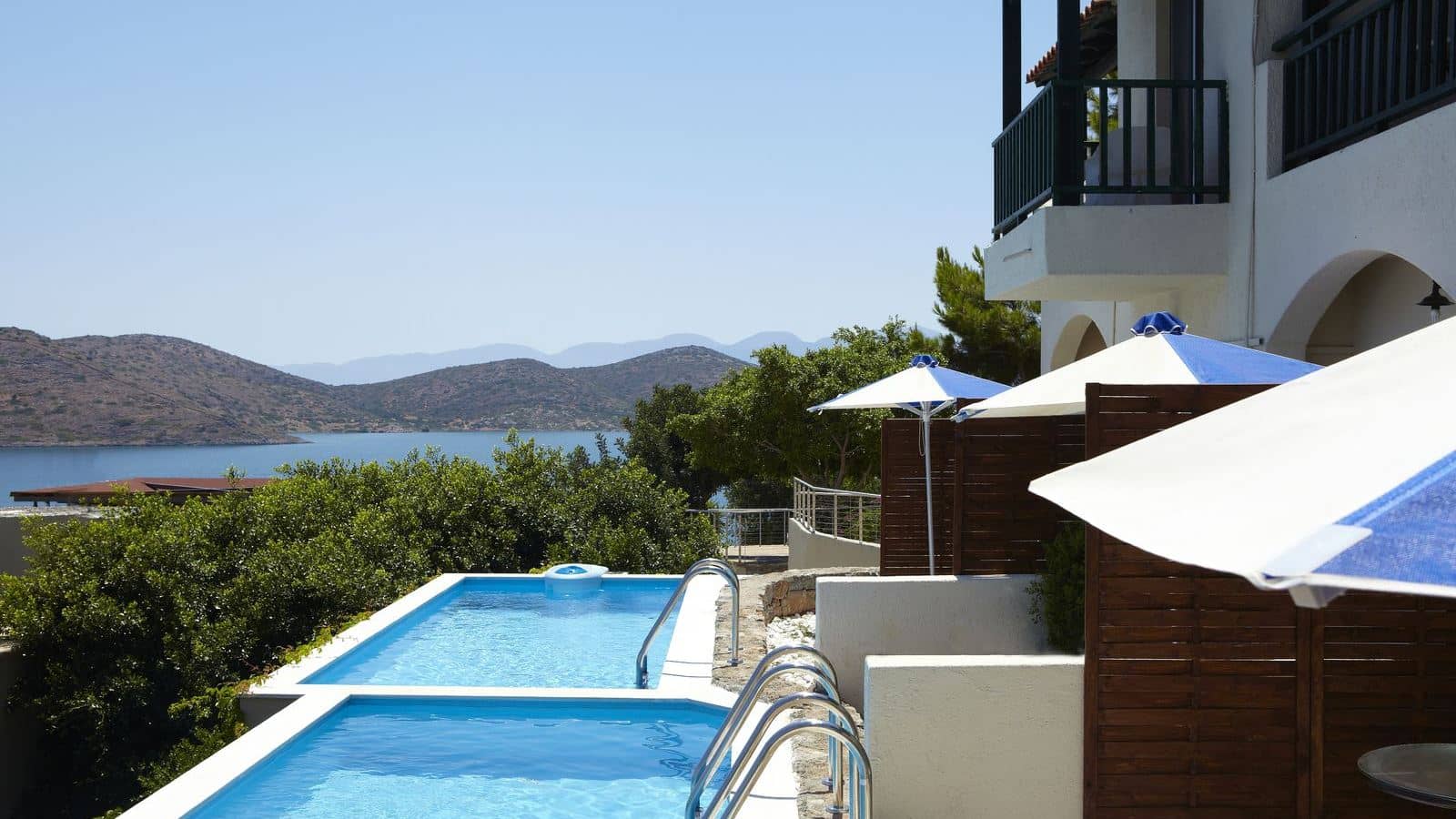 rooms-junior-suite-private-pool-sea-view