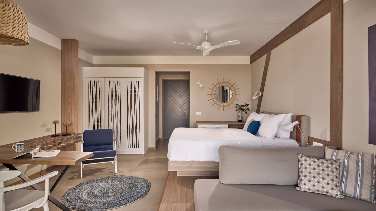 rooms-premium-suite-sharing-pool-sea-view