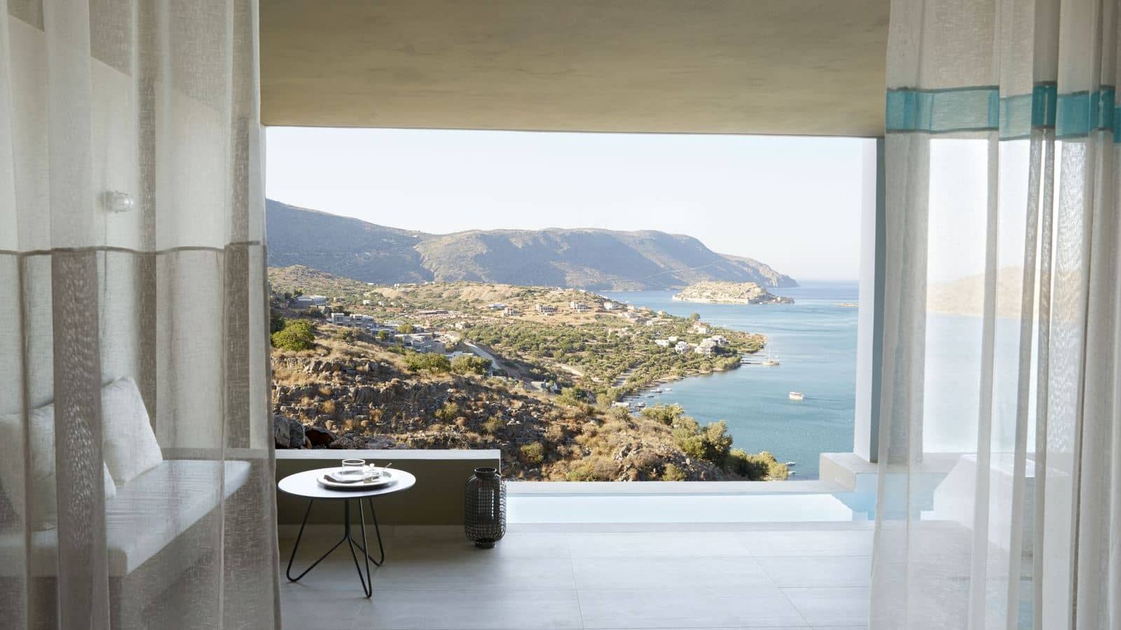 rooms-premium-suite-private-pool-sea-view