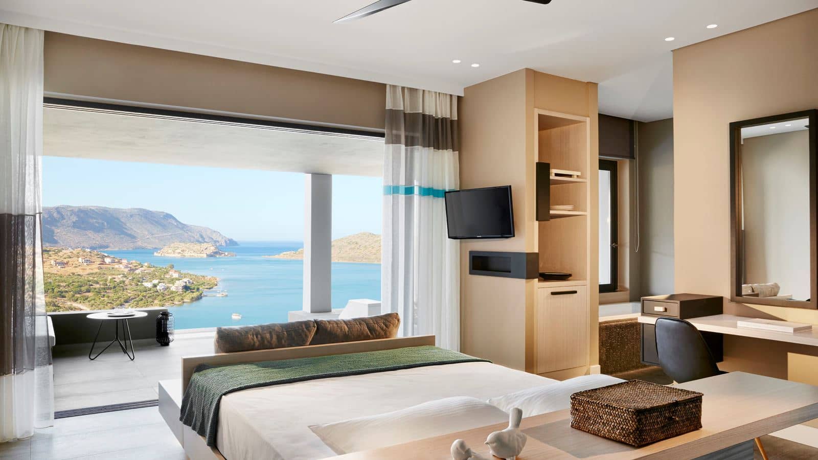 rooms-premium-suite-private-pool-sea-view