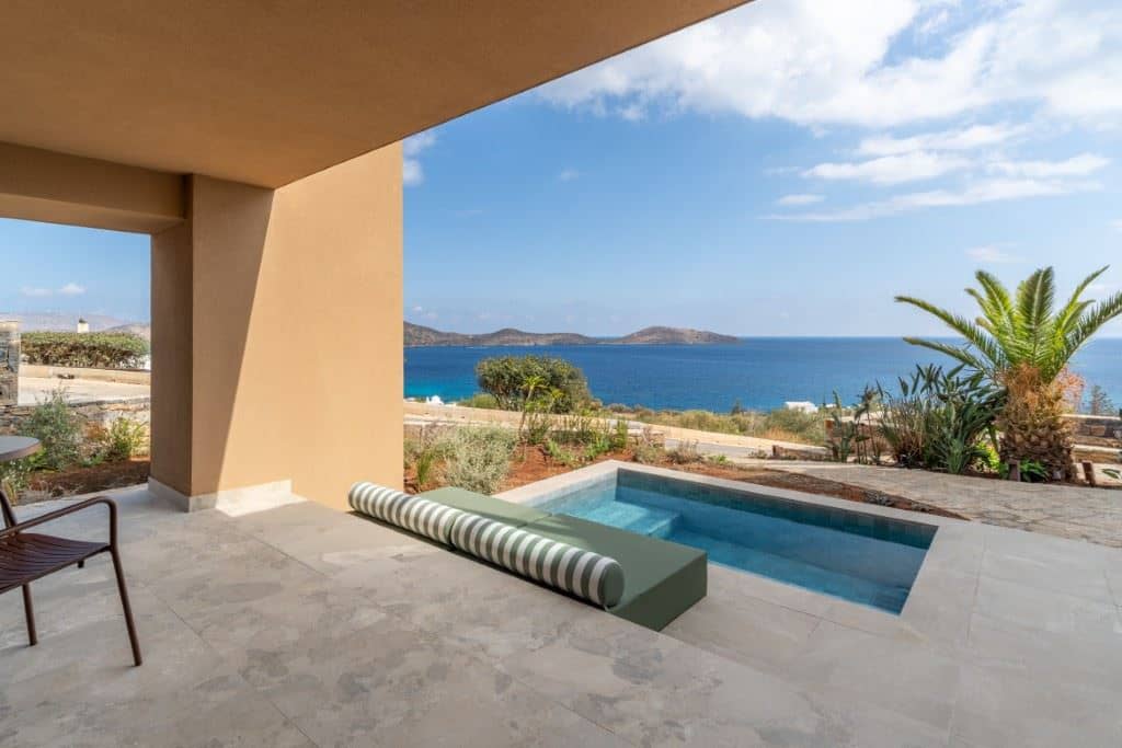 rooms-beach-house-private-pool-sea-view