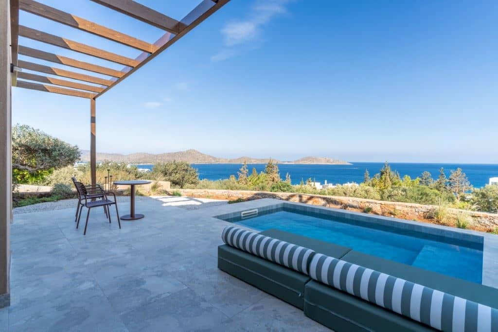 rooms-beach-house-private-pool-sea-view