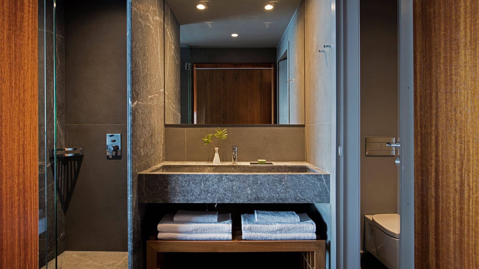 rooms-deep-blue-deluxe-waterfront-bungalow-private-pool