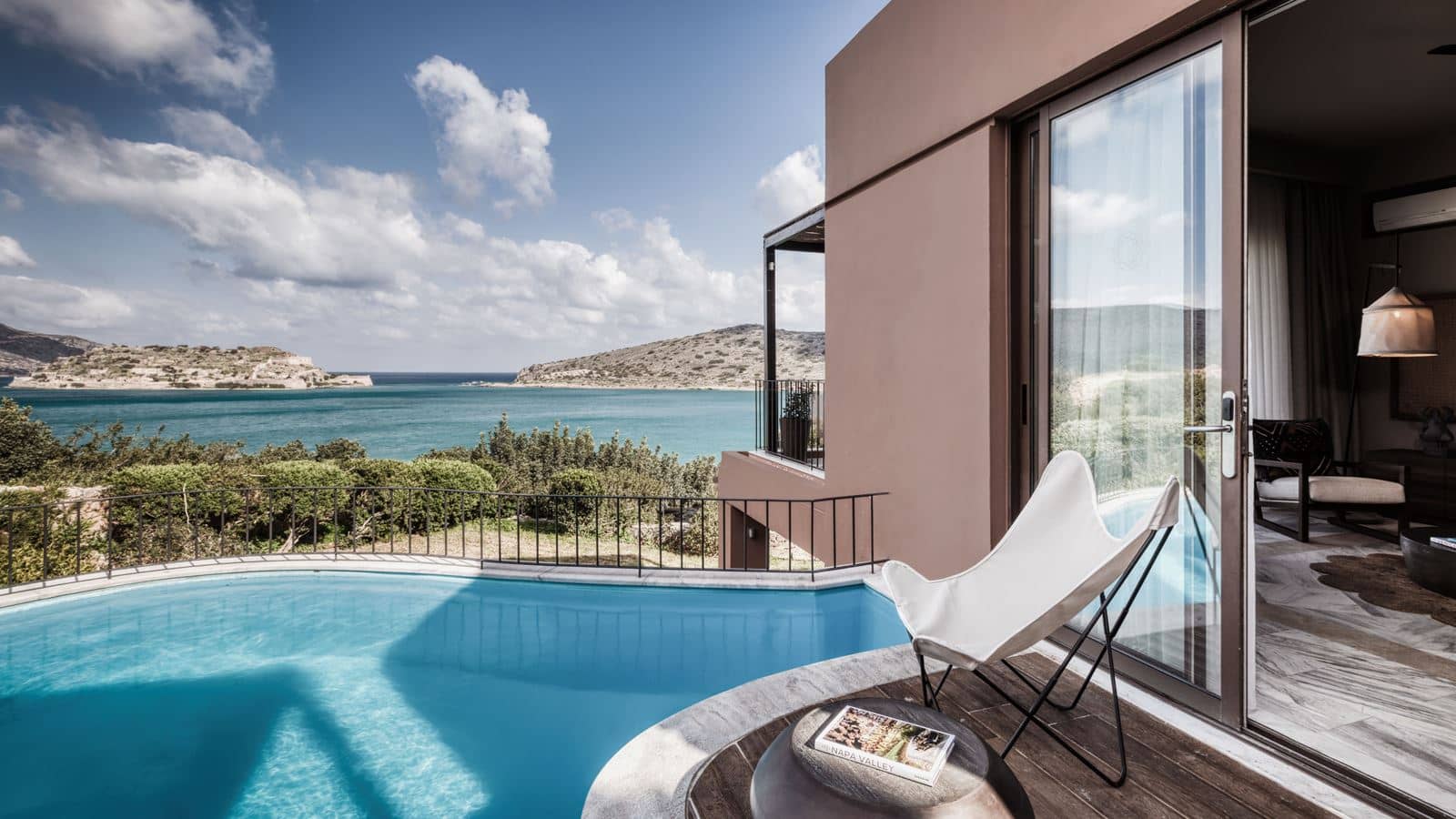 rooms-premium-1-bdr-suite-sv-with-private-pool