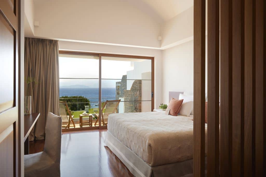 rooms-peninsula-collection-onebedroom-suite-with-individual-pool