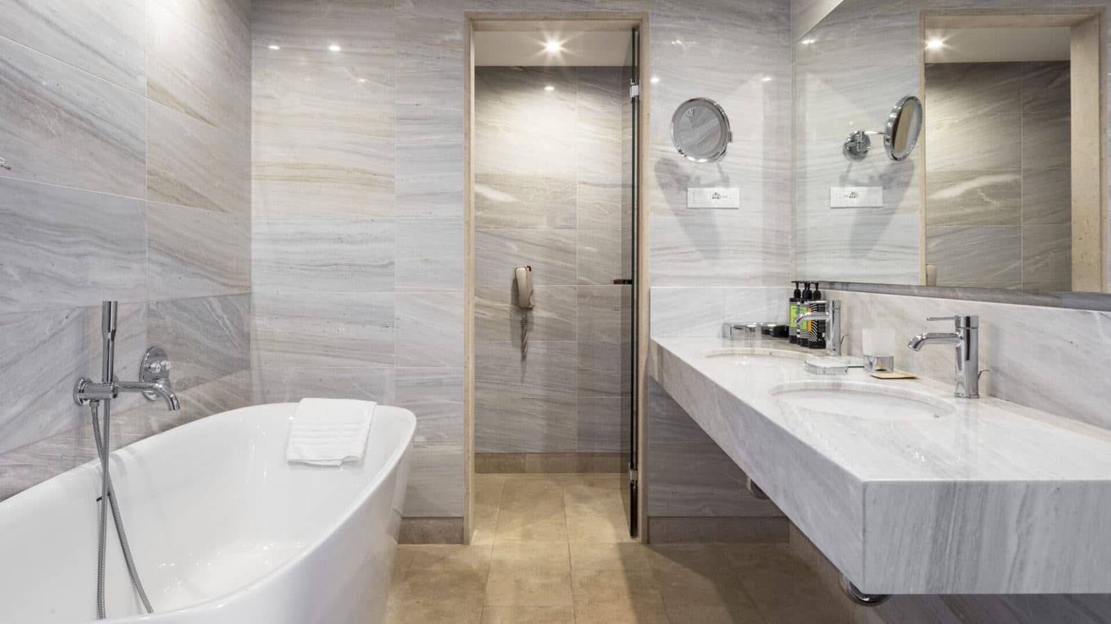 rooms-peninsula-junior-suite-sea-view