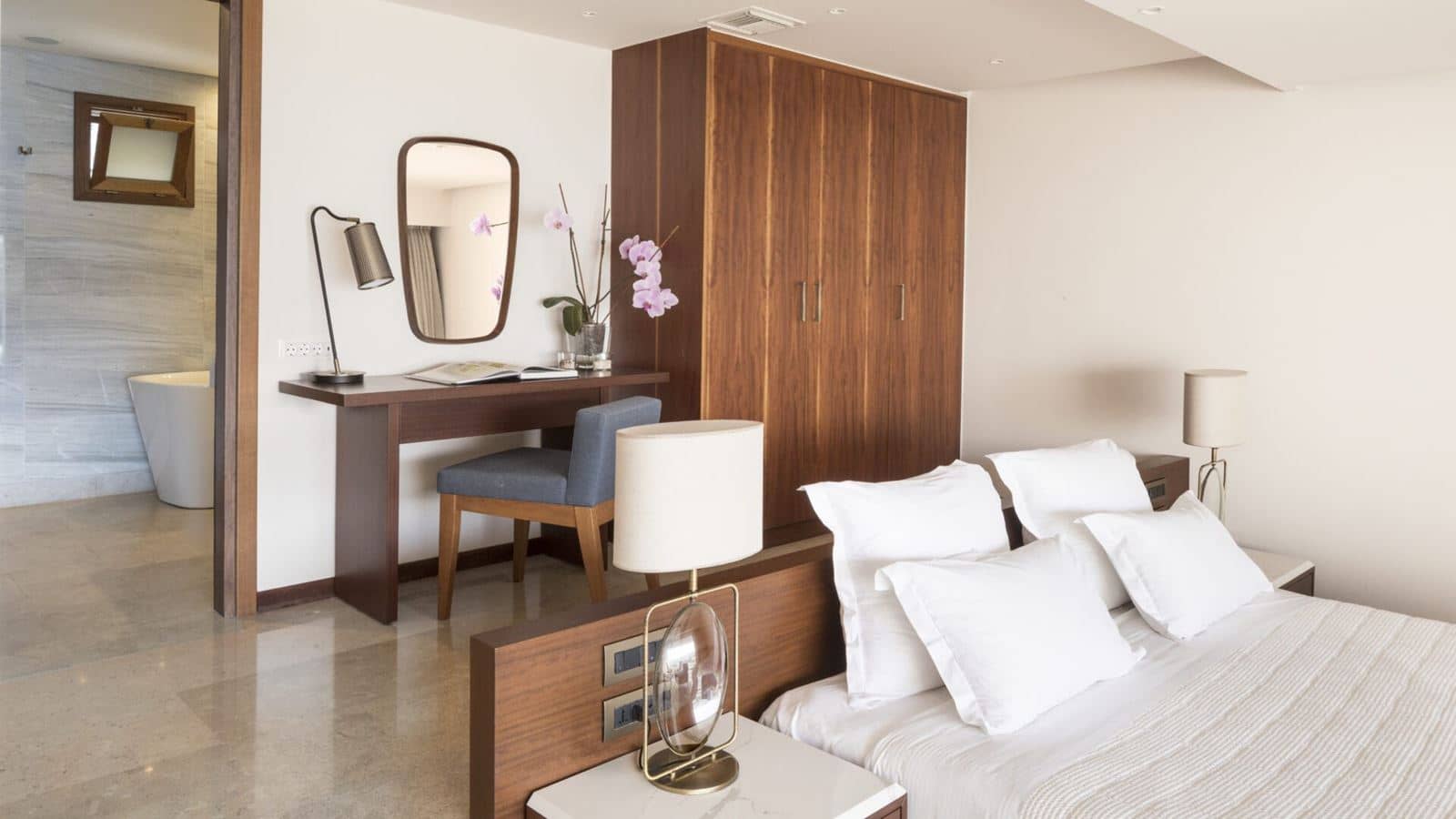 rooms-peninsula-junior-suite-sea-view