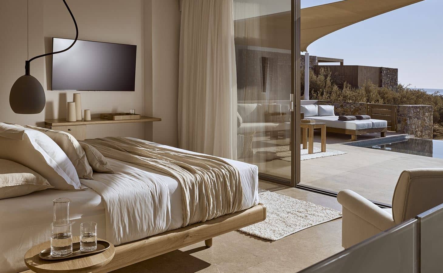 rooms-olives--sea-2bedroom-suite-private-pool-harbor-view--side-sea-view