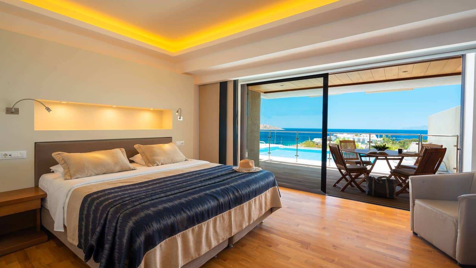 rooms-superior-2bedroom-suite-sea-view--private-pool