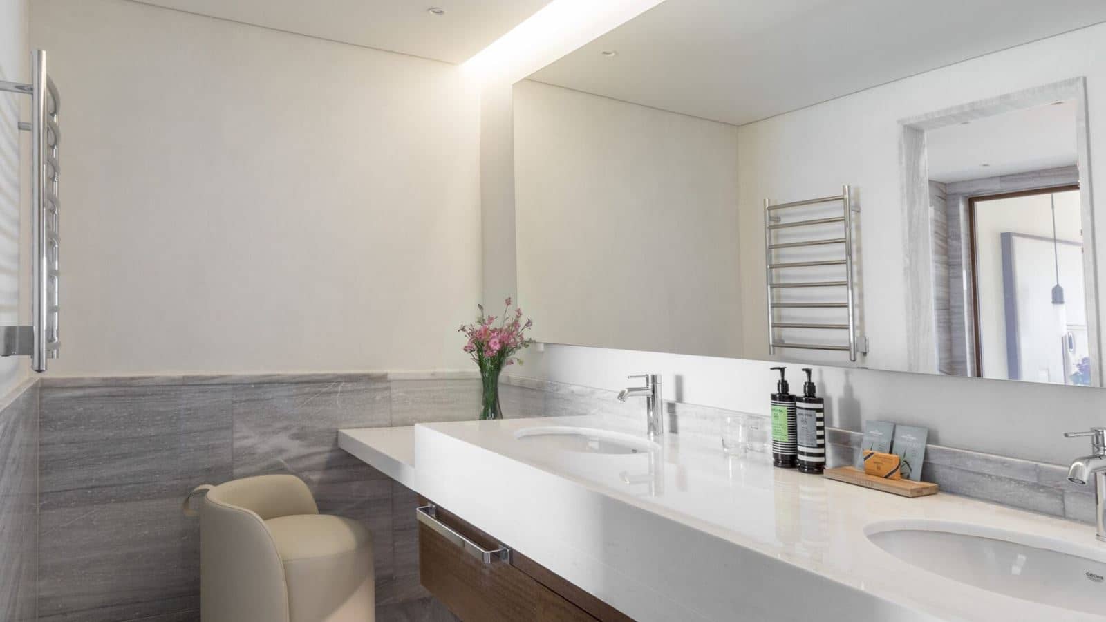 rooms-premium-1bedroom-suite-sea-view