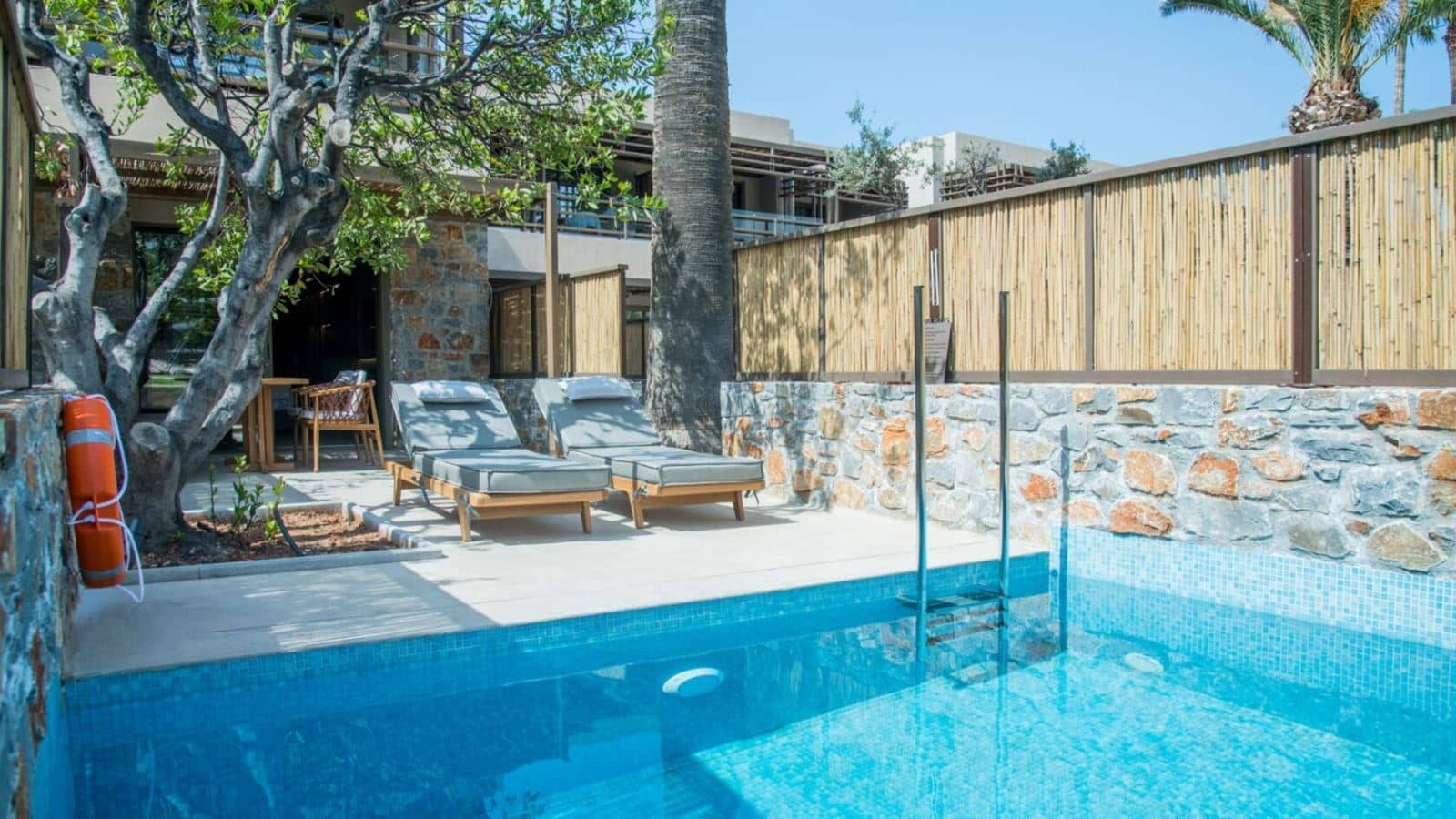 rooms-classic-double-gardenview-privatepool