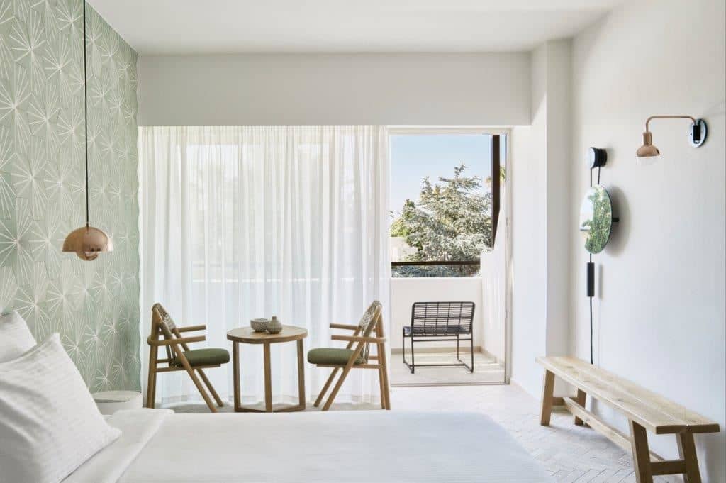 rooms-room-double--gardenpoolview