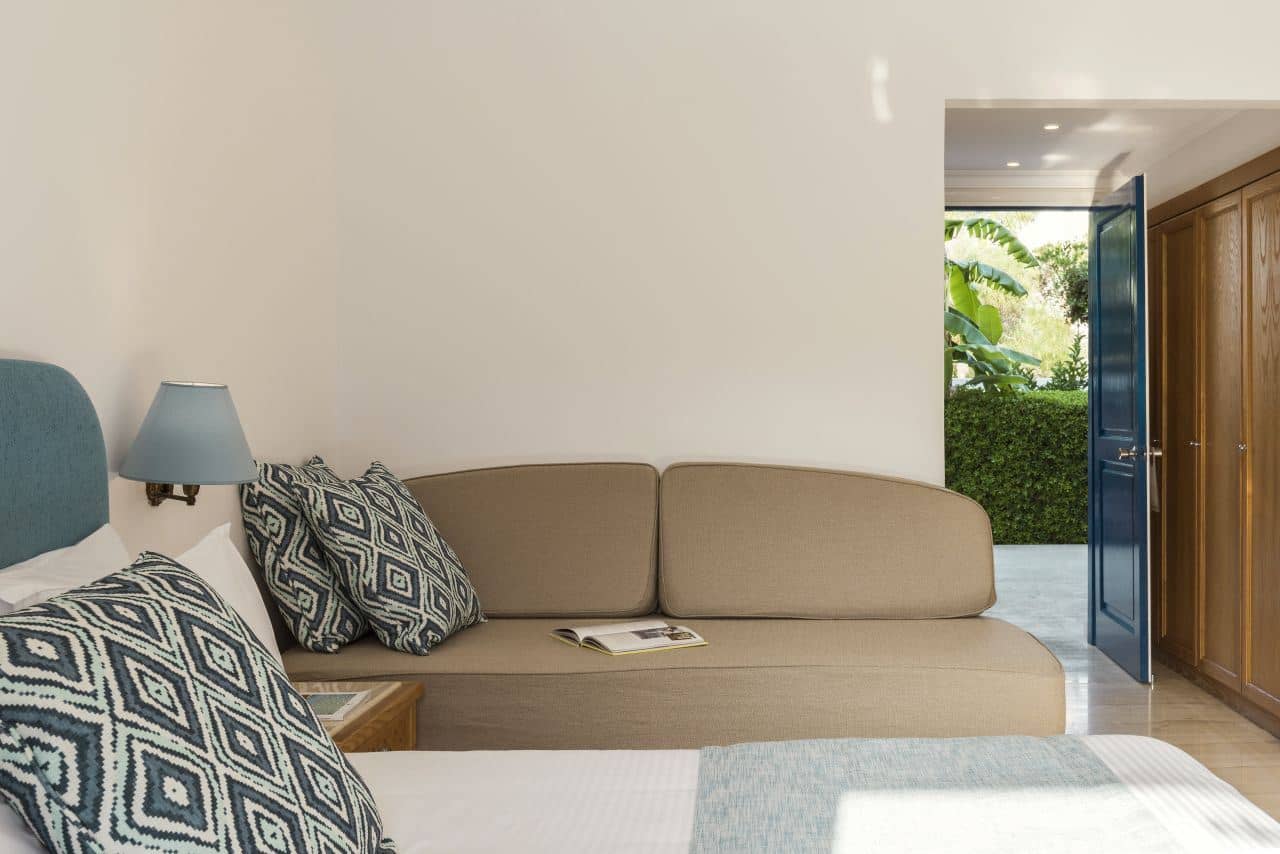 rooms-family-land-view
