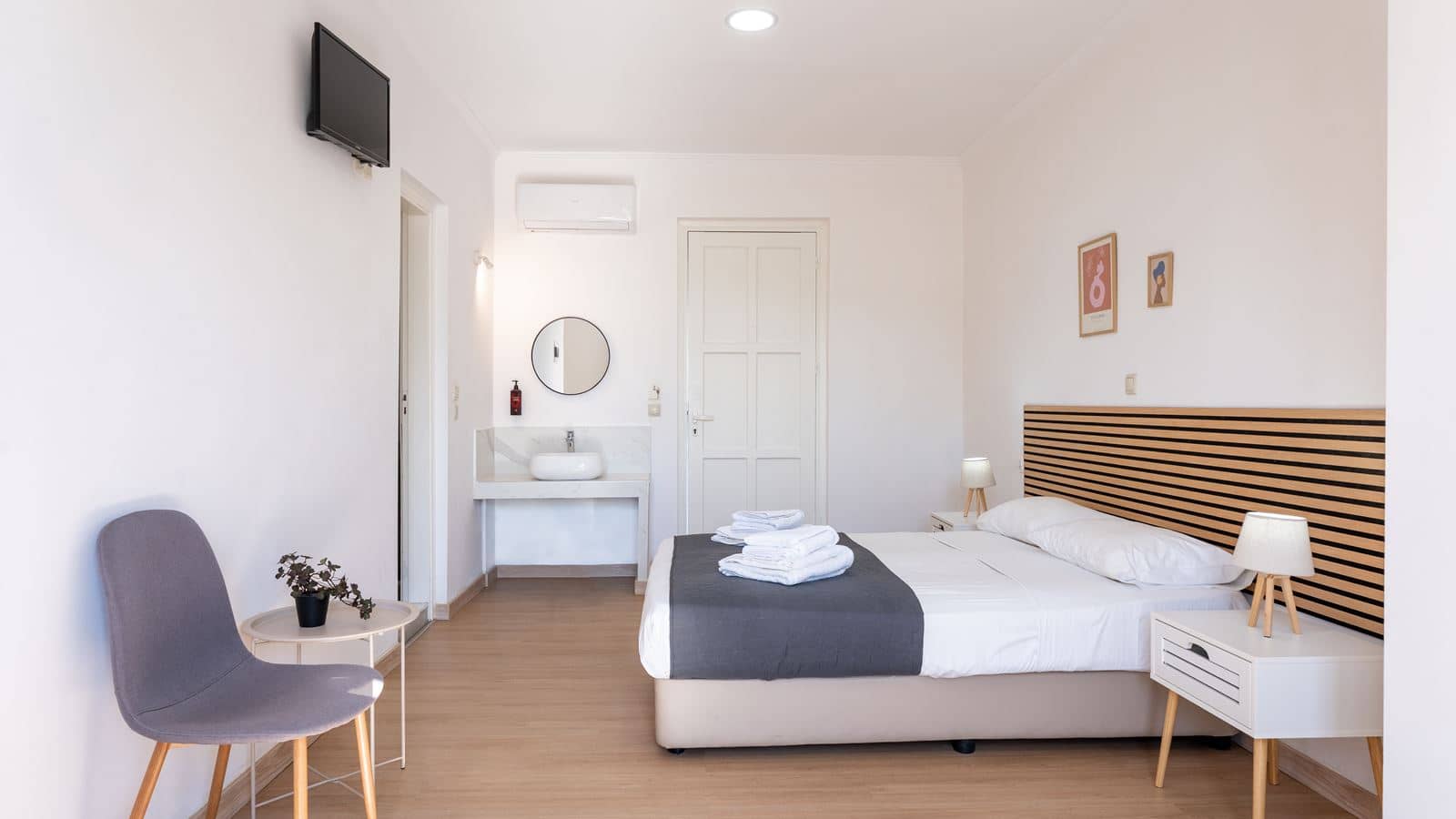 rooms-standard-double-room-balcony