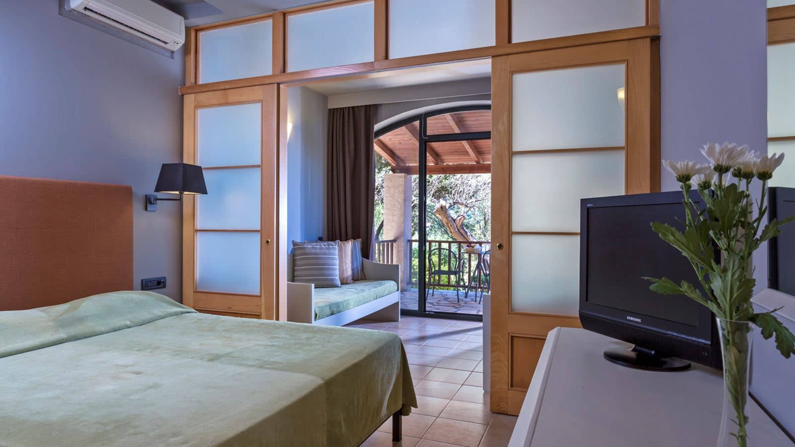 rooms-bungalow-family-room-sliding-doors