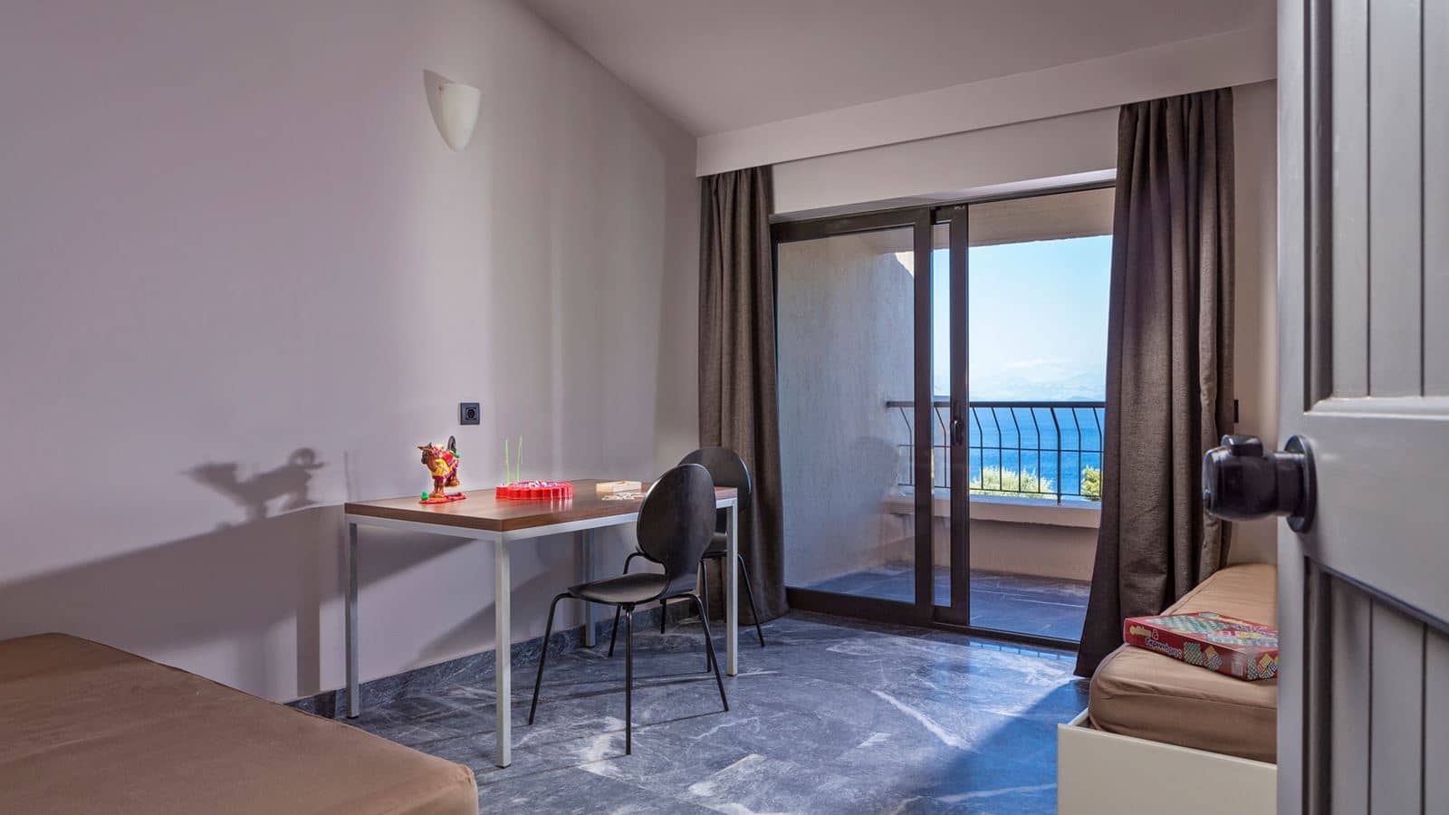 rooms-family-suite-two-2-bedroom