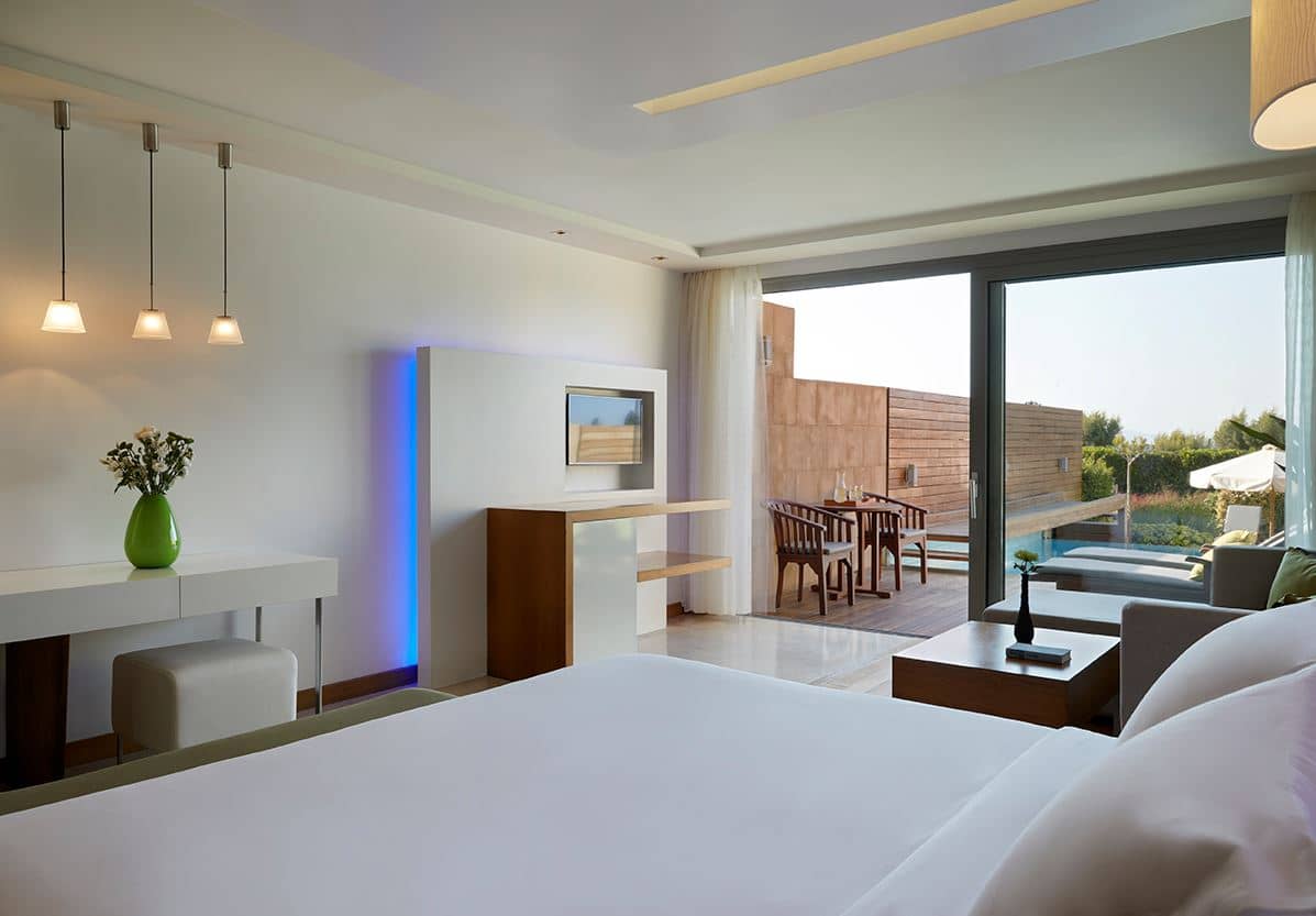 rooms-elite-suite-private-pool-and-garden-partial-sea-view