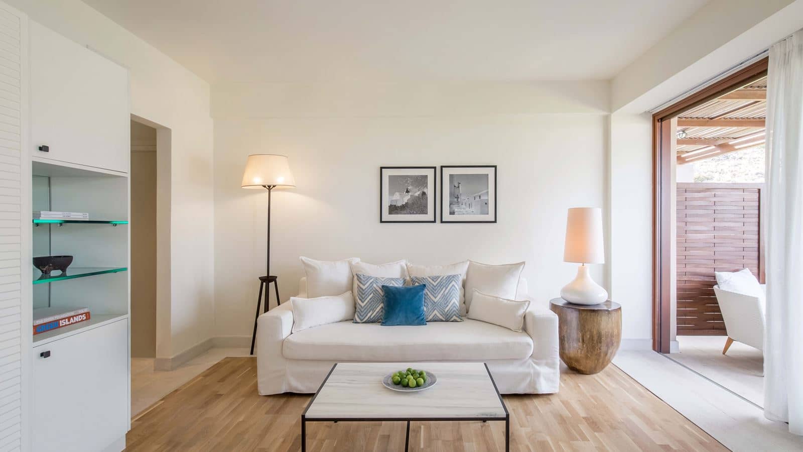 rooms-deluxe-bungalow-sea-view