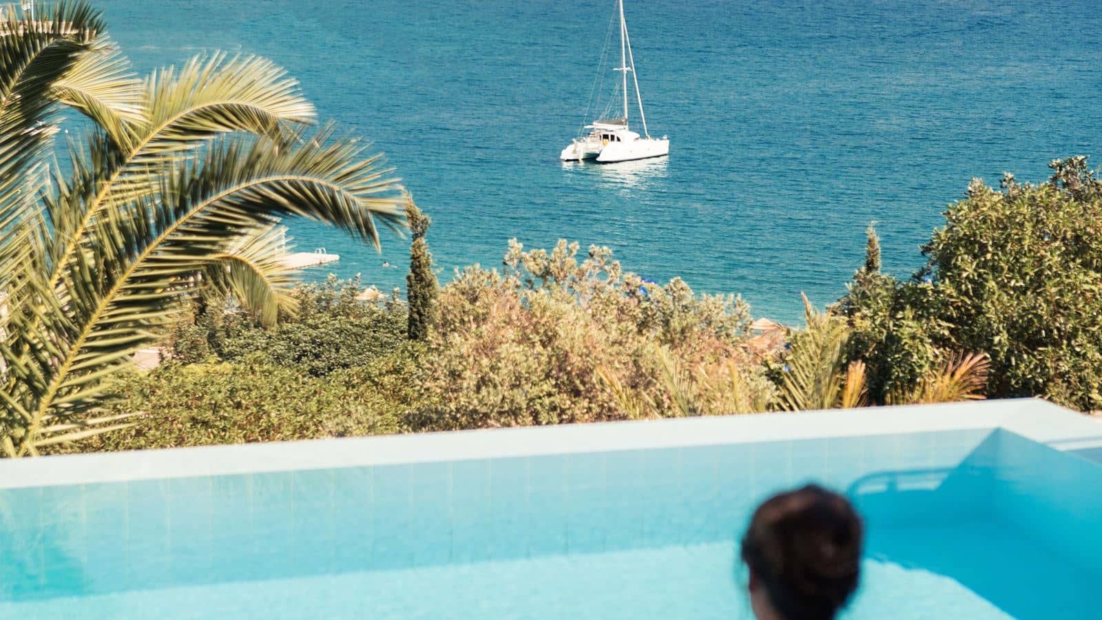 rooms-island-suite-sea-view-private-heated-pool