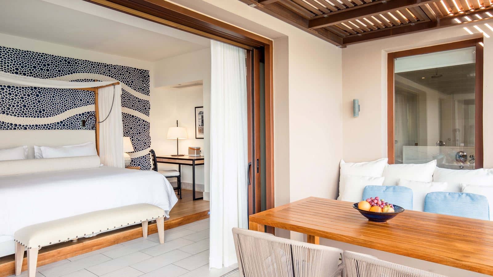 rooms-island-suite-sea-view-private-heated-pool