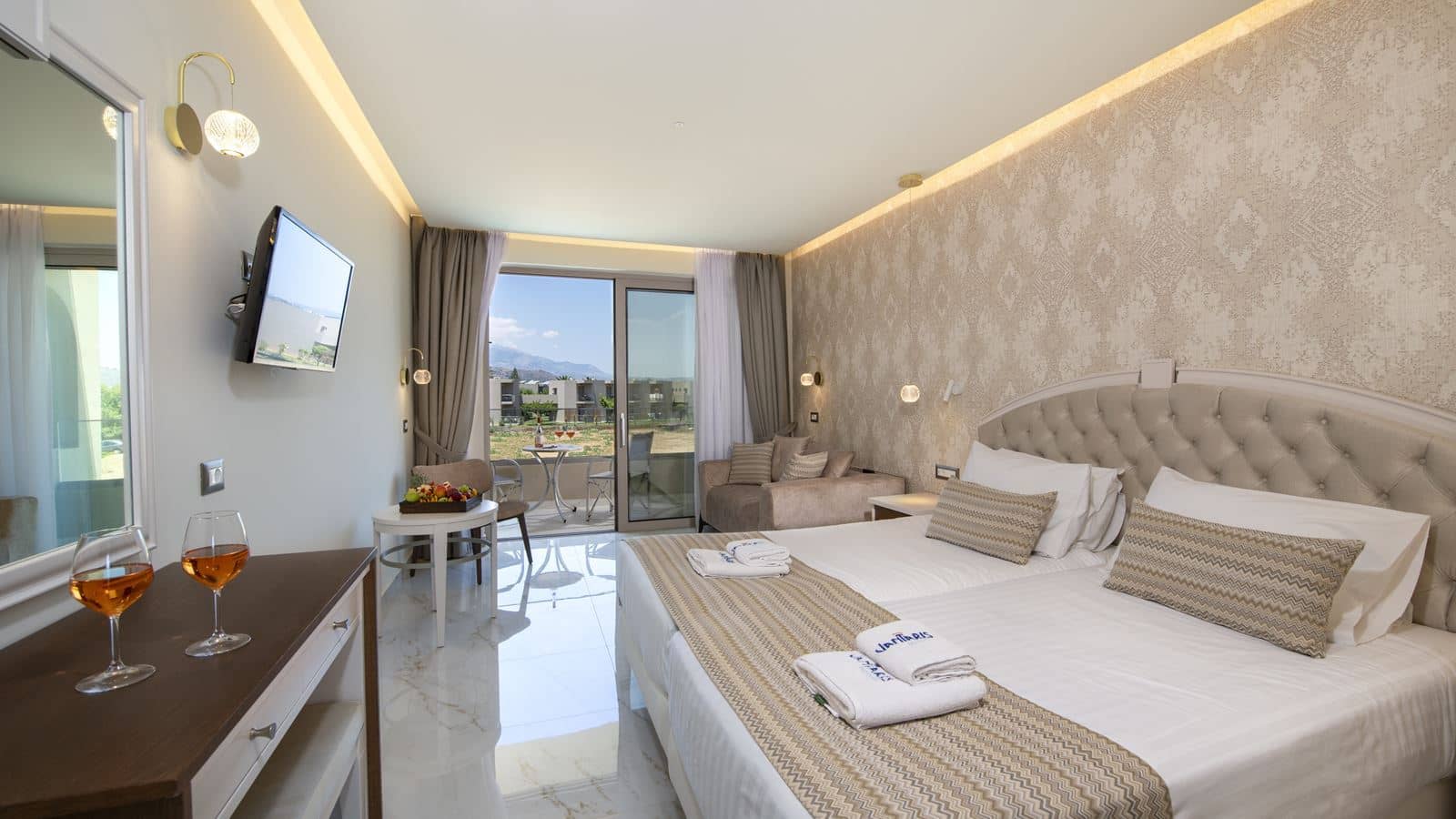rooms-superior-double-partial-sea-view-balcony