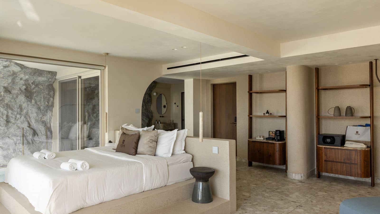 rooms-cave-oasis-seafront-suite-1-bedroom-privatepool