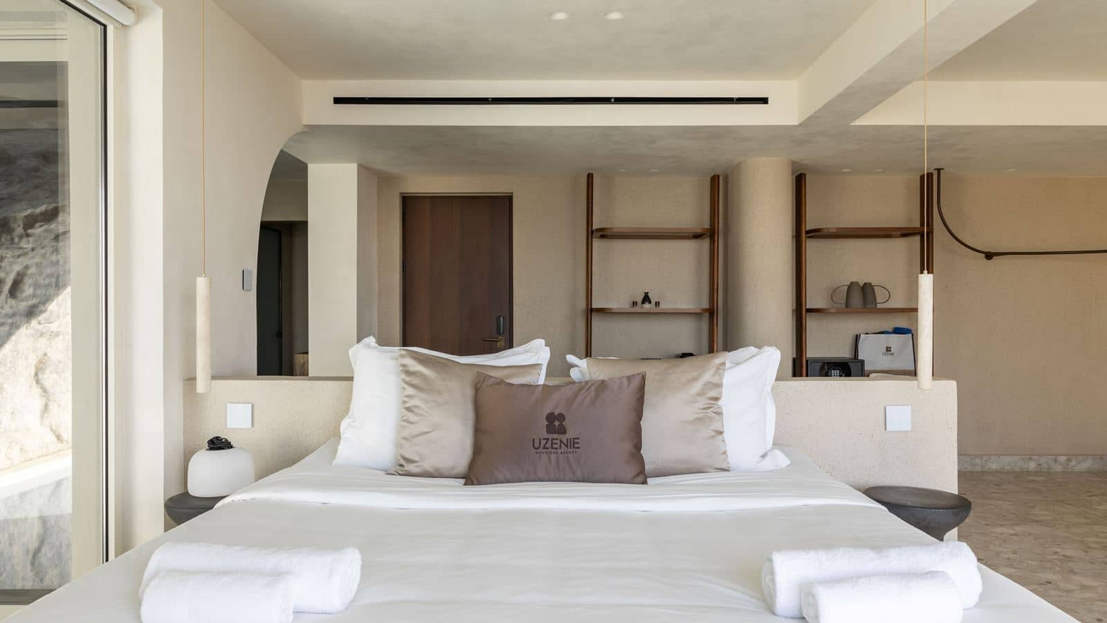 rooms-cave-oasis-seafront-suite-1-bedroom-privatepool