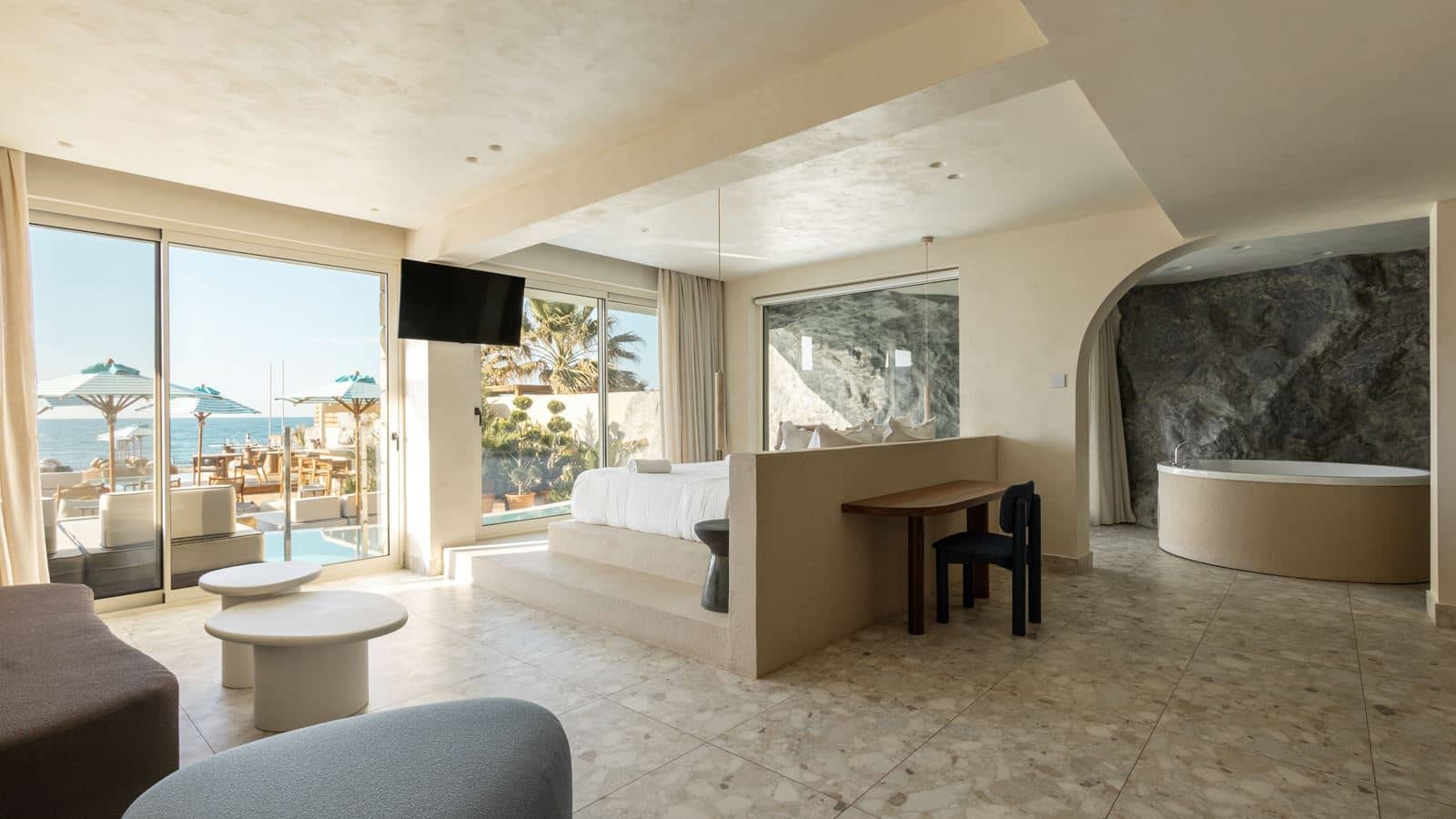 rooms-cave-oasis-seafront-suite-1-bedroom-privatepool