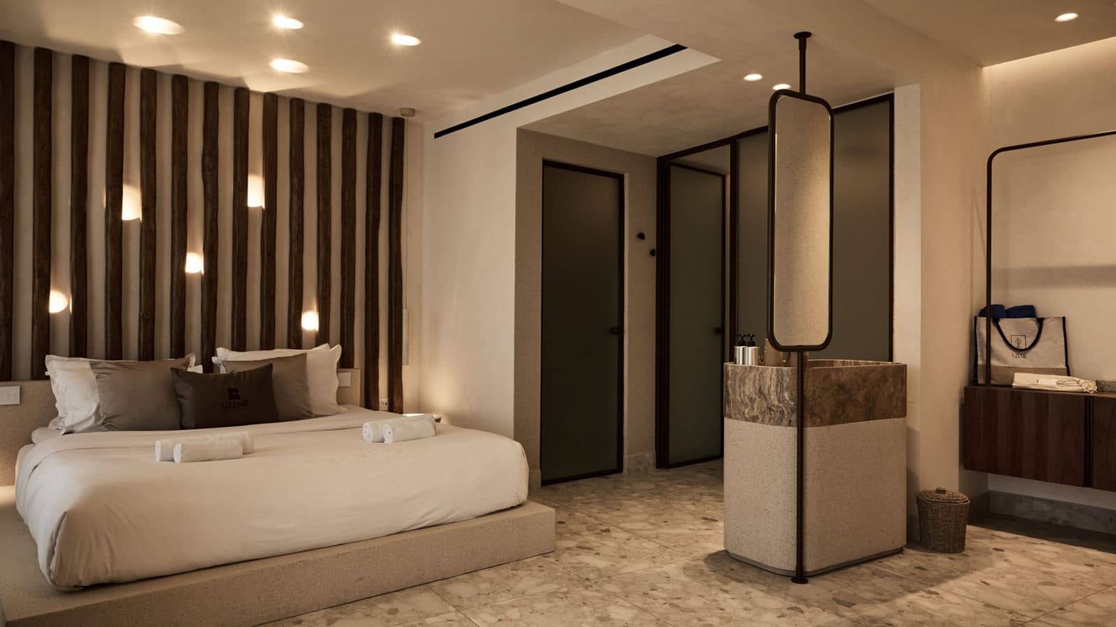 rooms-starlight-1-bedroom-suite-pool-view-outdoor-jacuzzi