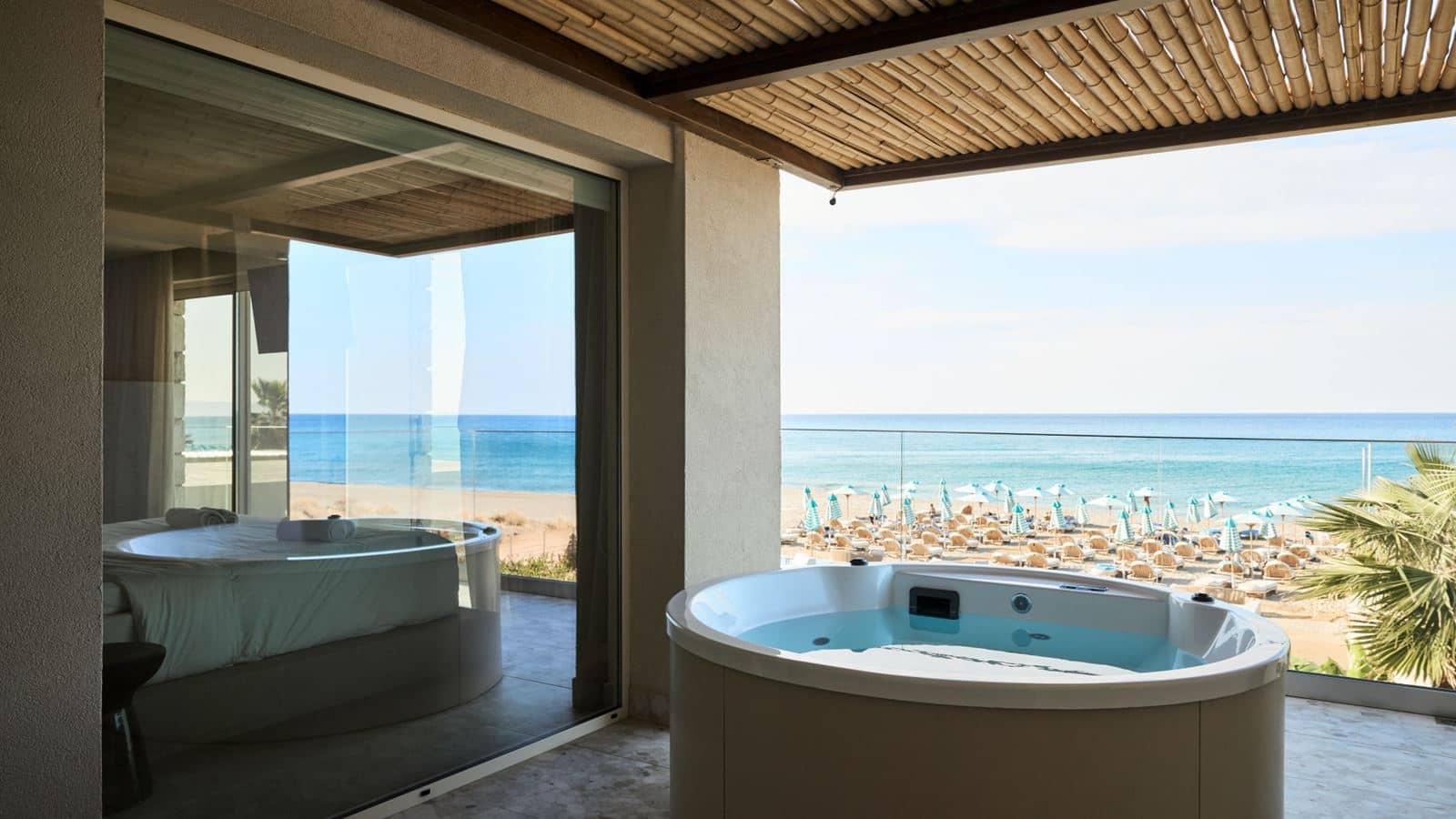 rooms-horizon-grand-suite-seaview-outdoor-jacuzzi