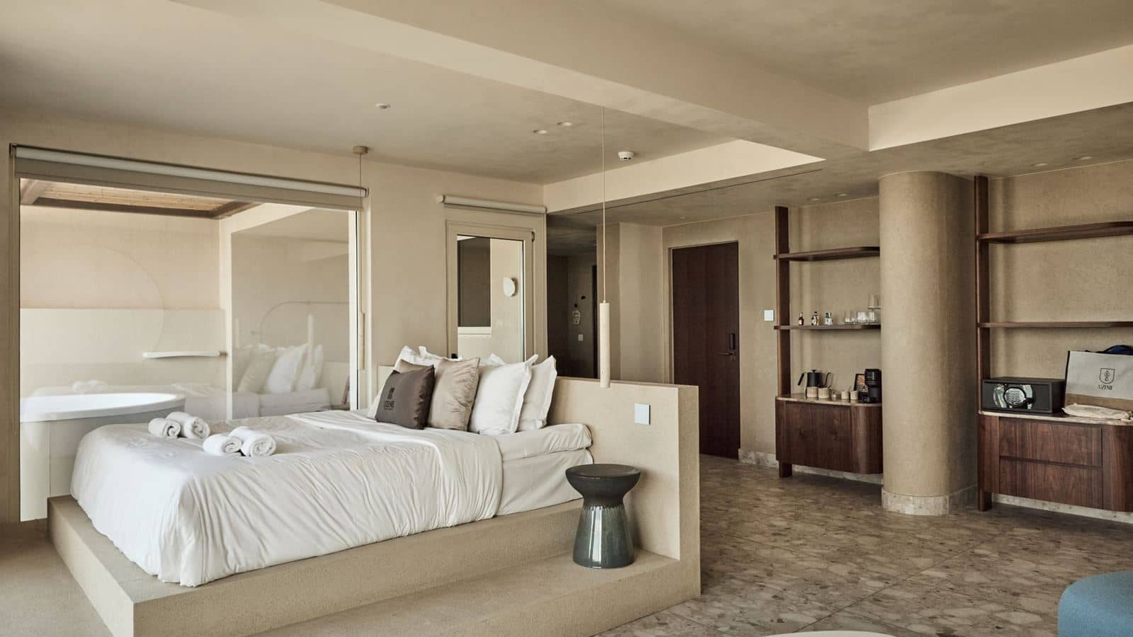 rooms-horizon-grand-suite-seaview-outdoor-jacuzzi