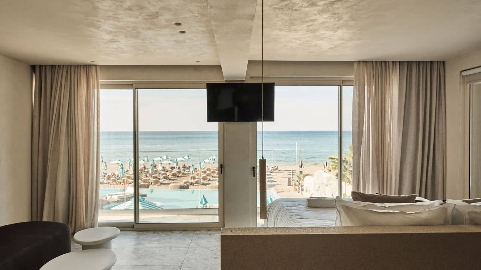 rooms-horizon-grand-suite-seaview-outdoor-jacuzzi