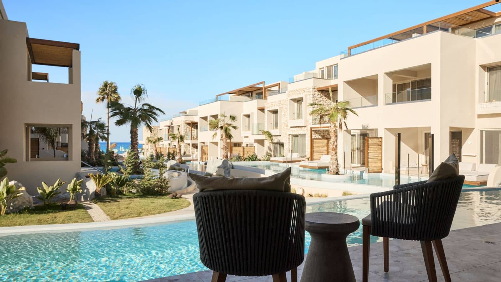 rooms-1-bedroom-suite-seaview-swimup