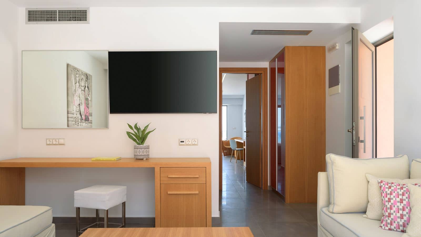 rooms-deluxe-grand-2-bedrooms-beachfront-fsv