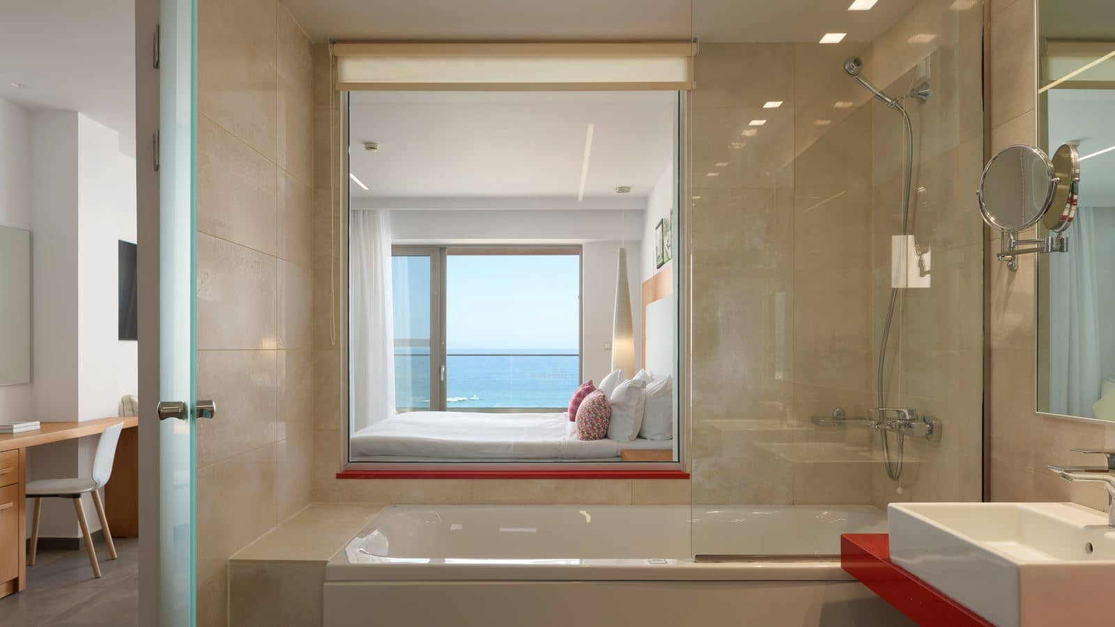 rooms-diamond-suite-beachfront-fsv