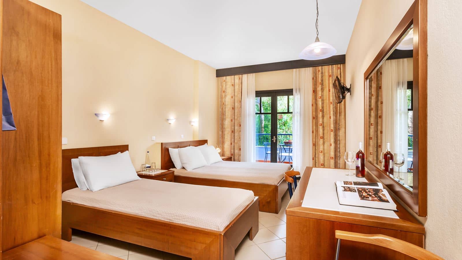 rooms-classic-room