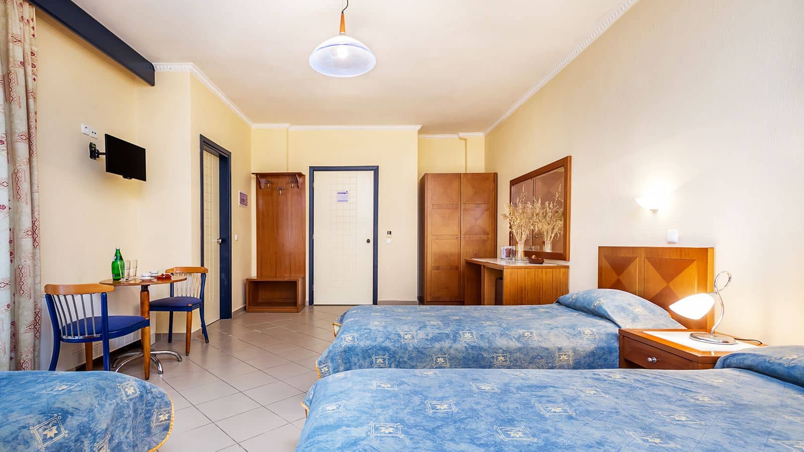 rooms-family-room
