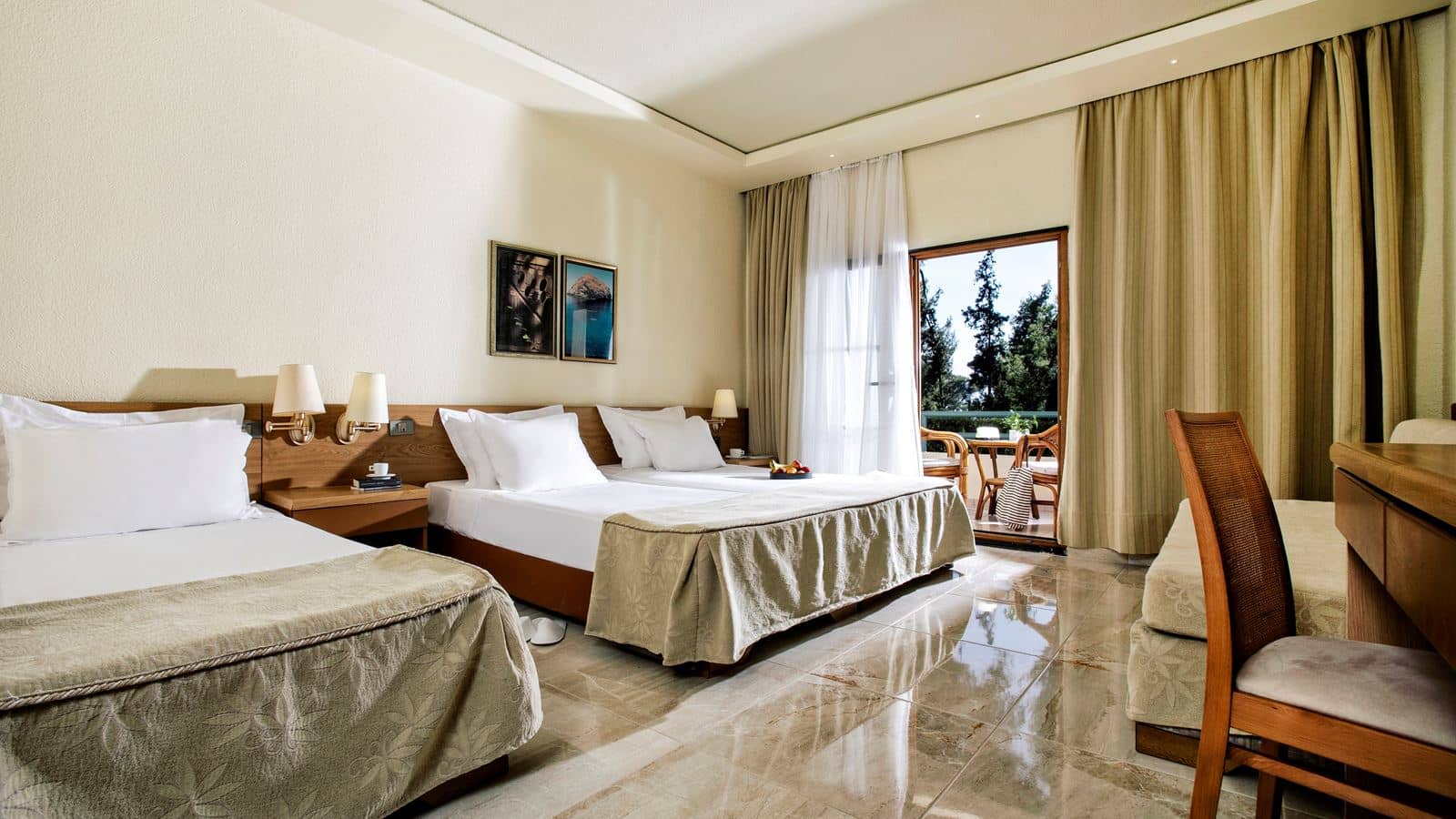 rooms-family-room-garden-view
