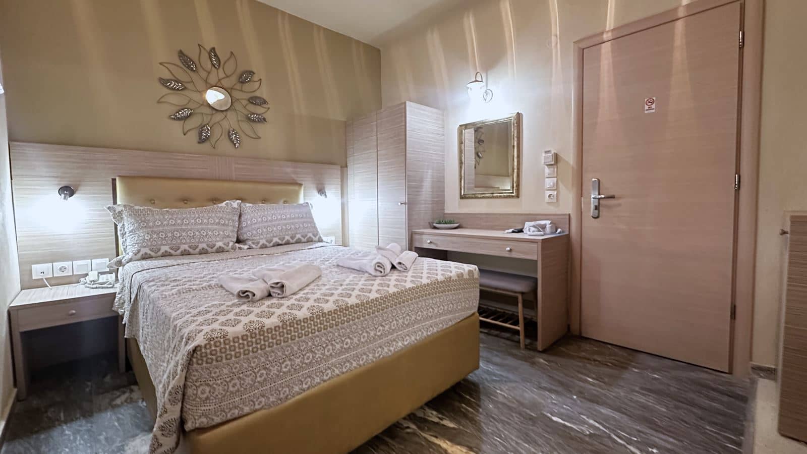 rooms-single-room-standard-balcony