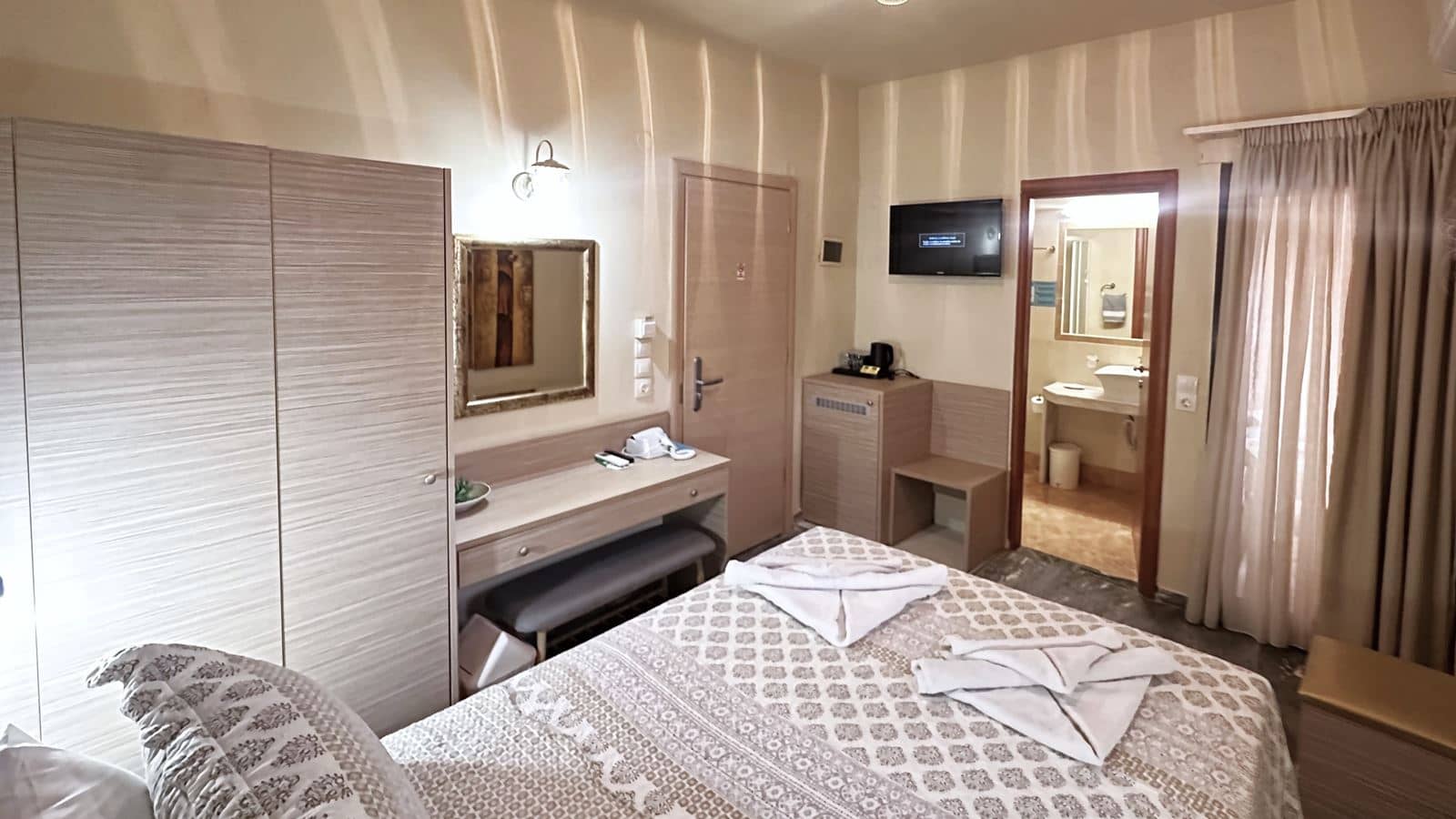 rooms-single-room-standard-balcony