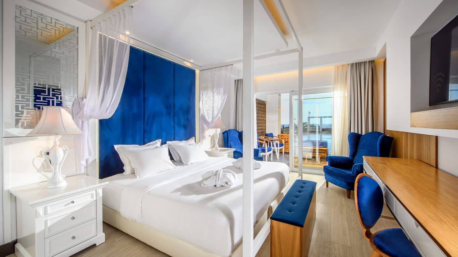 rooms-island-suite-sea-view-shared-pool