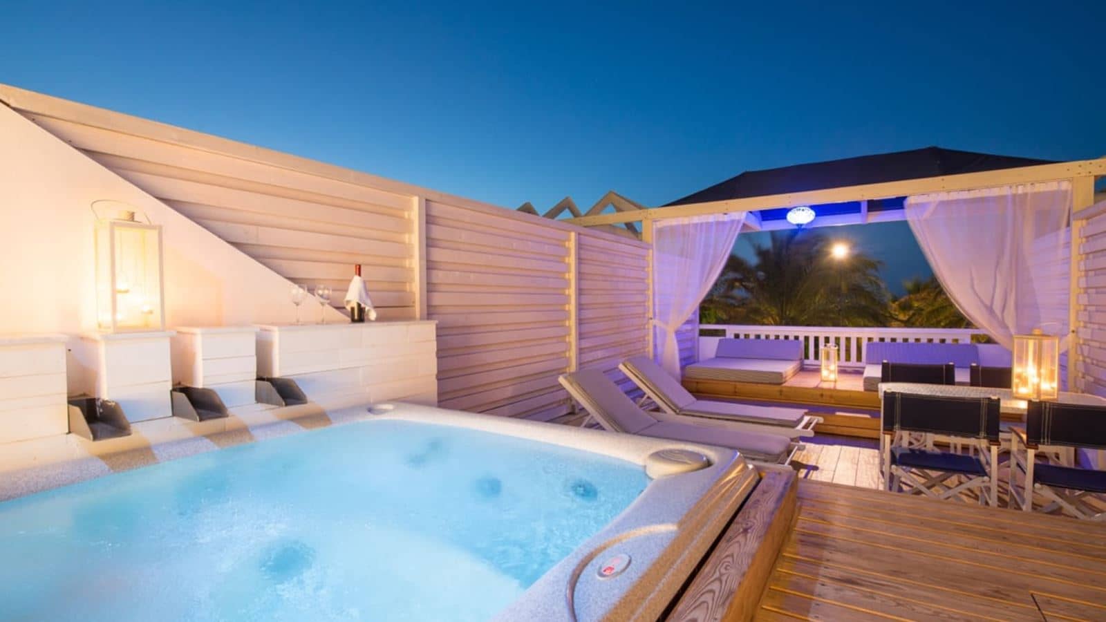 rooms-island-suite-sea-view-jacuzzi