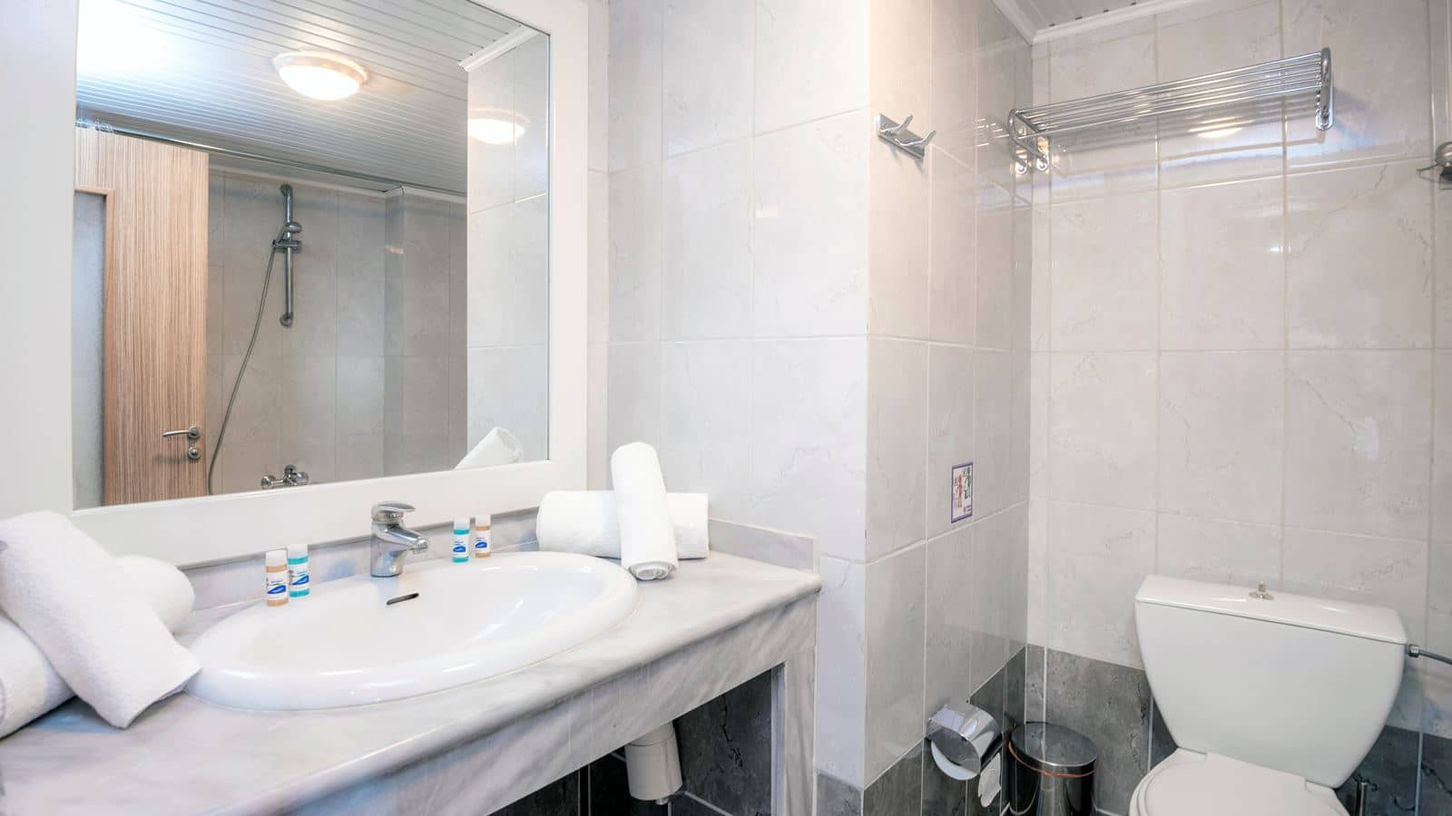 rooms-standard-twin-room-with-sea-view--balcony-or-terrace