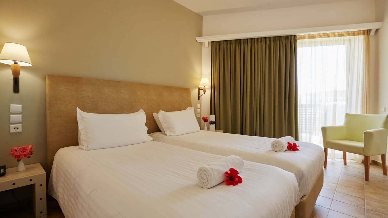 rooms-room-twindouble-pool-view