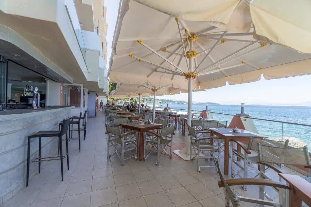 bars-corfu-maris