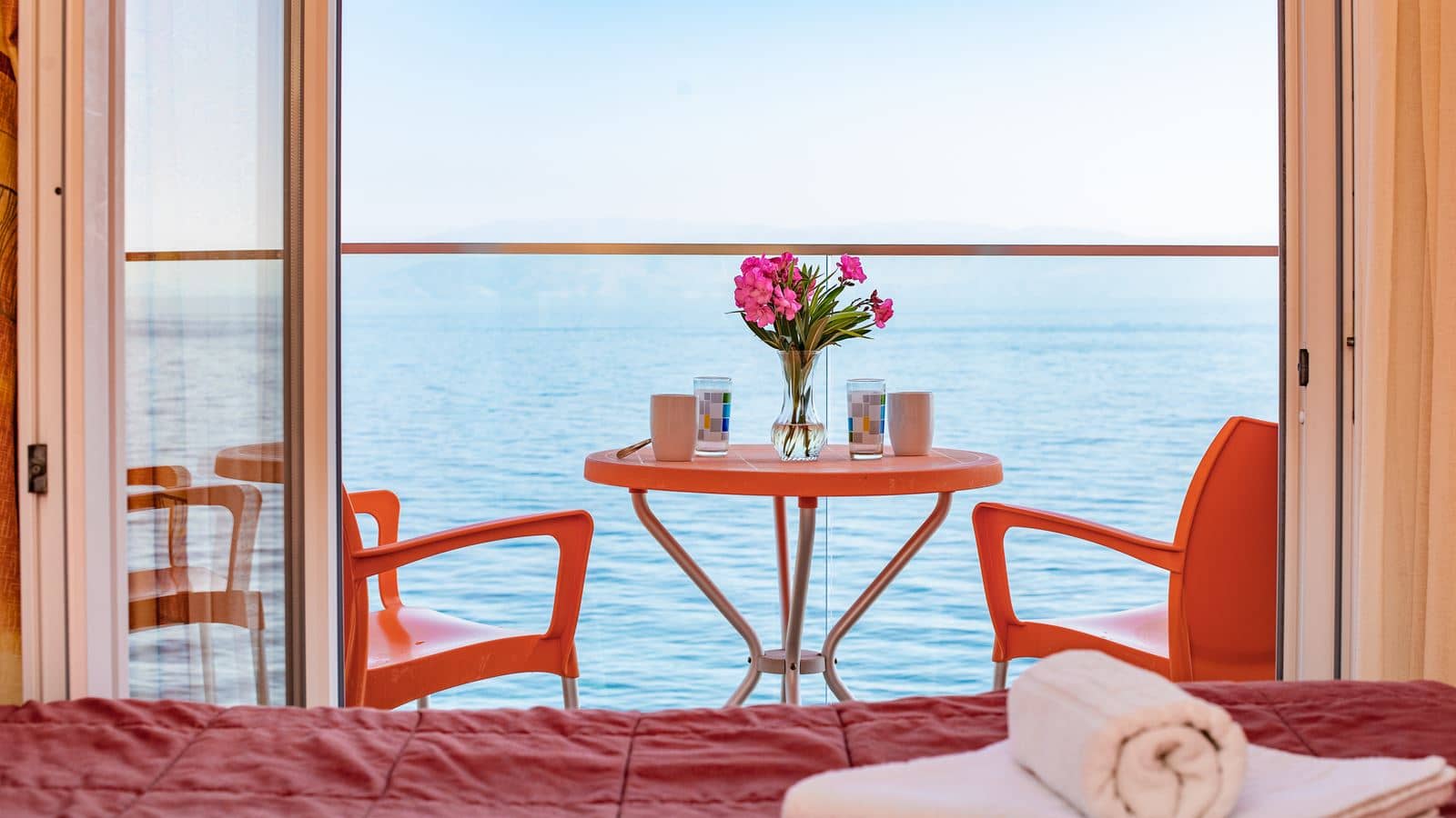 rooms-family-superior-open-plan-with-bunkbed-sea-view