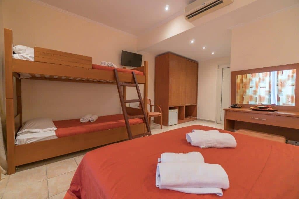 rooms-family-superior-open-plan-with-bunkbed-sea-view