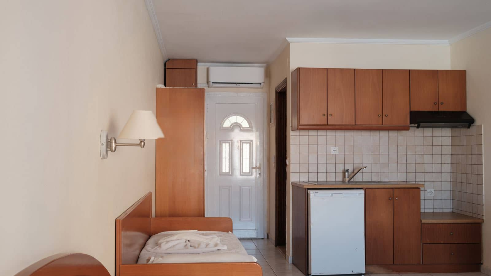 rooms-studio-balcony-or-terrace