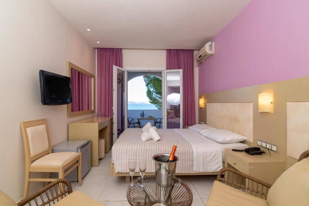 rooms-double-room-sea-view-balcony