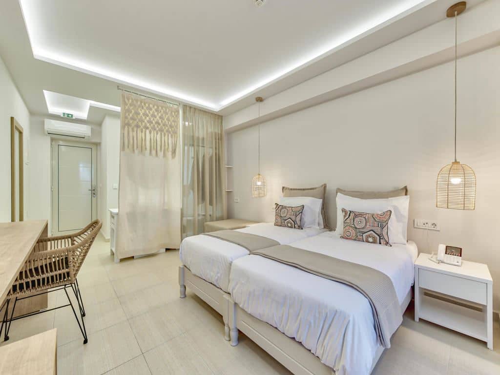rooms-double-room-superior-balcony